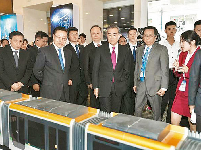  外交部举办四川全球推介活动“dg视讯造”现代有轨电车模型亮相蓝厅